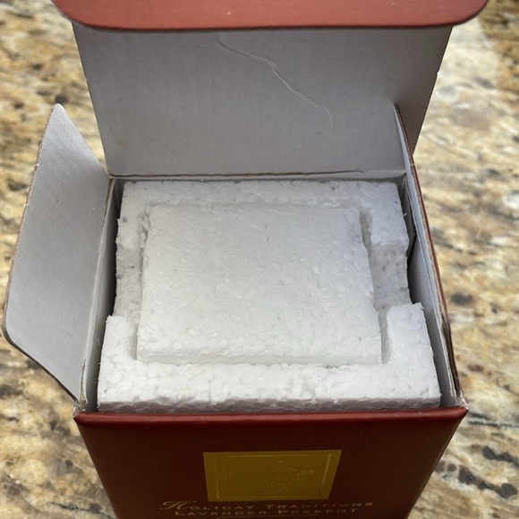 🌎 Lenox Holiday Traditions Lavender Present - Picture 11 of 14